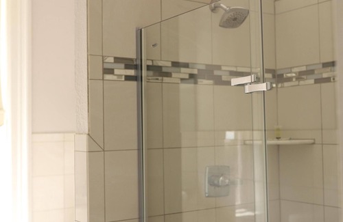 Washington House | Deluxe Double Ensuite at Cornerstone Inn