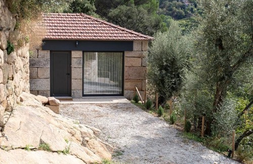 Cinfaes House | Deluxe Double or Twin Room with Astonishing View Over Douro River