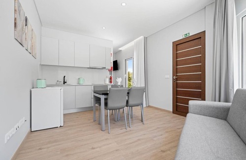 Sao Vicente House | Deluxe Double Room with Extra Bed R7
