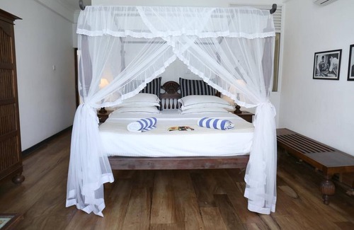 Bandaramulla Hotel | Deluxe Double Room with Sea View W/(Outdoor Pool)