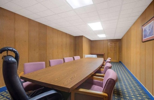 Hollins Apartment | Deluxe Double Room with Two Double Beds - Non-Smoking