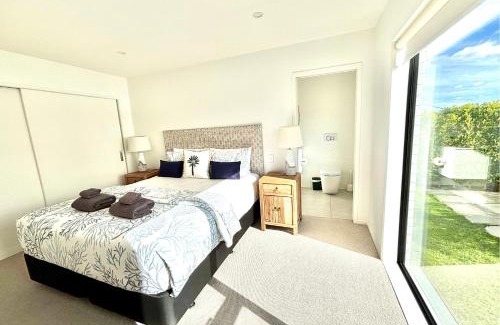 Mount Maunganui House | Deluxe Downtown Mount Maunganui