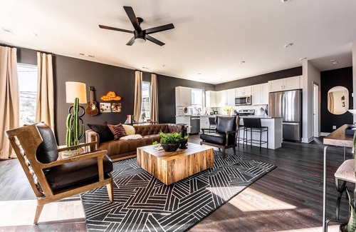 Whitebridge House | Deluxe Duet 228 & 230-2 Homes-Mins to Midtown
