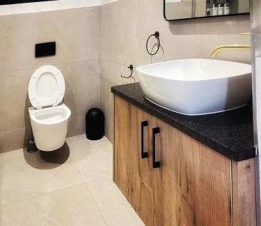 Beacon Bay Apartment | Deluxe Dwelling 1