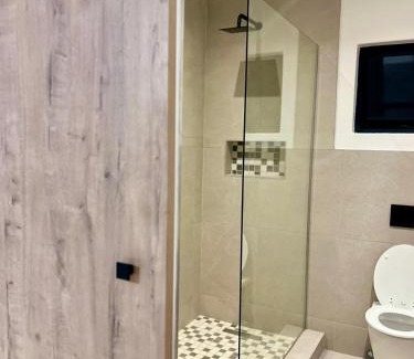 Beacon Bay Apartment | Deluxe Dwelling 1