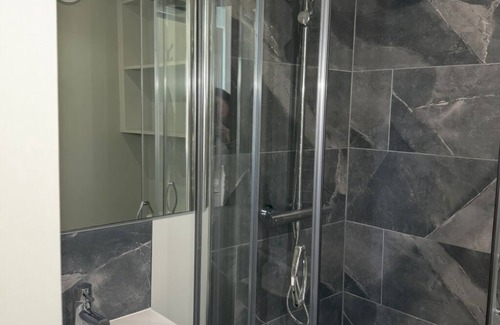 Anerley House | Deluxe En-Suite Room | Modern & Cosy Retreat