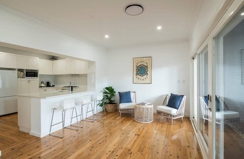 Dubbo House | Deluxe Entertainer - Pool, Close to CBD
