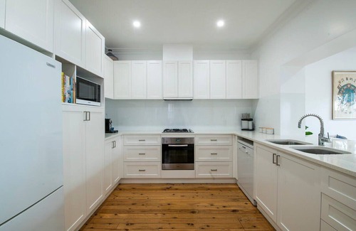 Dubbo House | Deluxe Entertainer - Pool, Close to CBD