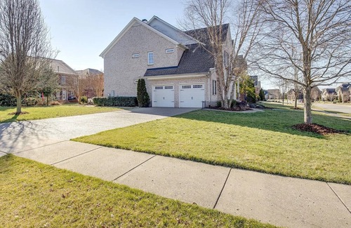 Spring Hill House | Deluxe Executive Home near Nashville