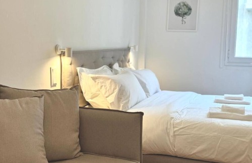 Kaisariani Apartment | Deluxe Family Suite 2 Bedrooms 2 Queens R6