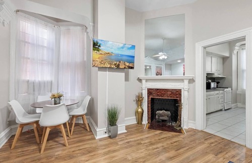 Washington Square West Apartment | Deluxe Flat in Center City