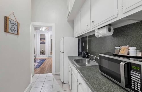 Washington Square West Apartment | Deluxe Flat in Center City