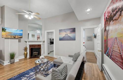 Chinatown Apartment | Deluxe Flat In Center City