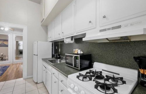 Chinatown Apartment | Deluxe Flat In Center City