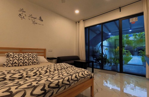 Kudahuvadhoo Hotel | Deluxe Garden Villa with Open-Air Bathroom