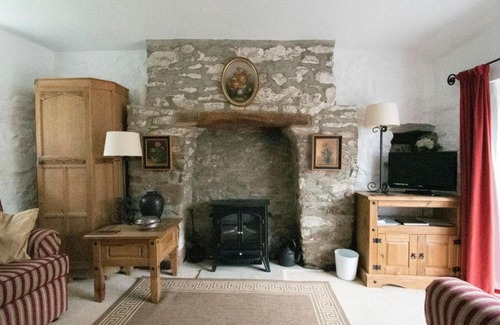 Pennant House | Deluxe Holiday Home in Ceredigion with Garden