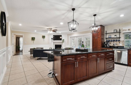New Port Richey House | Deluxe House with 3 bedrooms, 2 bathrooms & Heated Pool