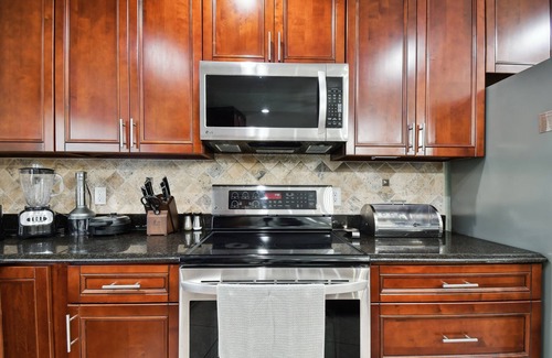 New Port Richey House | Deluxe House with 3 bedrooms, 2 bathrooms & Heated Pool