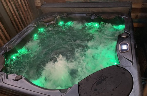 Tootgarook House | Deluxe house with spa and man cave