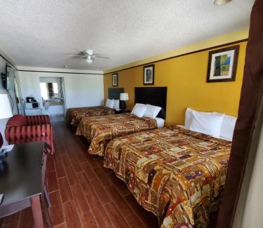 Raymondville Hotel | Deluxe Inn and Suites