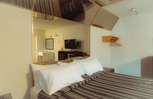 Islington - City Centre West Hotel | Deluxe Inn