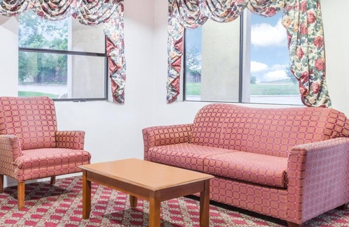 Denton Hotel | Deluxe Inn Denton