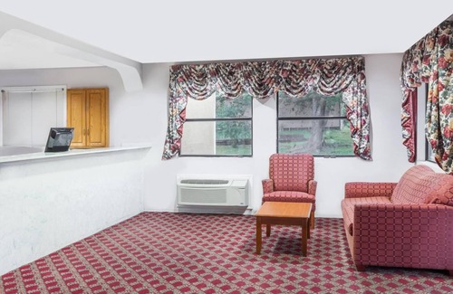Denton Hotel | Deluxe Inn Denton