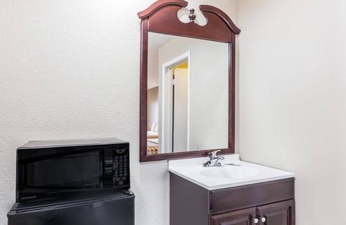 Denton Hotel | Deluxe Inn Denton