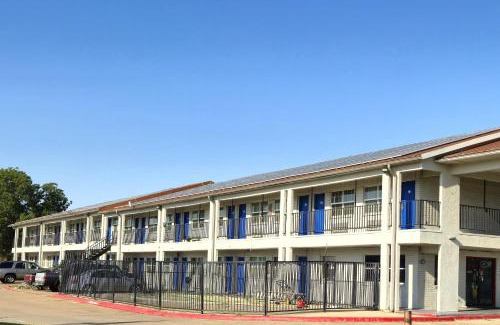Grand Prairie Hotel | Deluxe Inn Motel By OYO Grand Prairie Interstate 30