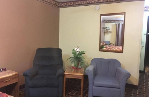 Nebraska City Hotel | Deluxe Inn Nebraska City
