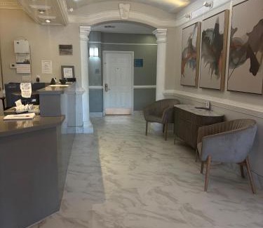 Cameron County Hotel | Deluxe Inn & Suites