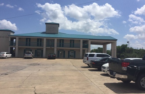 Greenwood Hotel | Deluxe Inn & Suites