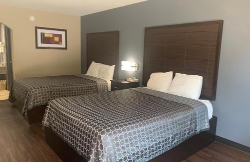 York Hotel | Deluxe Inn & Suites