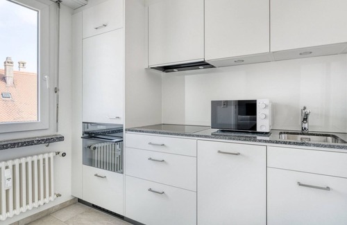 Iselin Apartment | Deluxe Iselin 1 Room w/Storage, 1min to Local Market, by Blueground