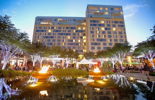 Memorial House | Deluxe King at The Moran CityCentre, Rooftop Pool, Free Parking!