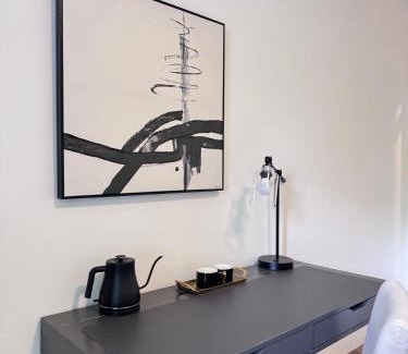 West Side House | Deluxe King Bedroom Private Bath in Vancouver West