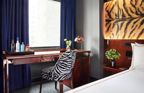 Midtown Hotel | Deluxe King | Hotel Hendricks | Steps to Times Square and Bryant Park