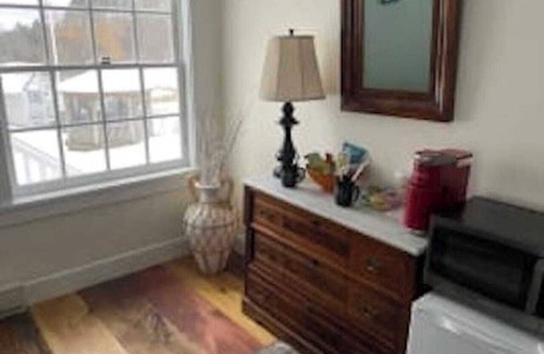 West Dover Resort | Deluxe King, Living Room w/sofa bed, bunk bed & fireplace