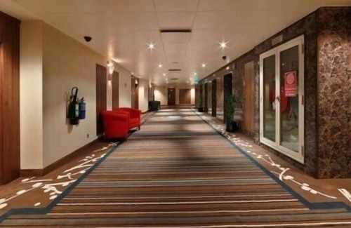 Al Muraqqabat House | Deluxe King Room Near Al Reem Tower By Luxury Bookings