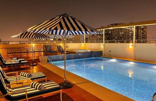 Al Sharq Apartment | Deluxe King Room Near Sharjah Corniche