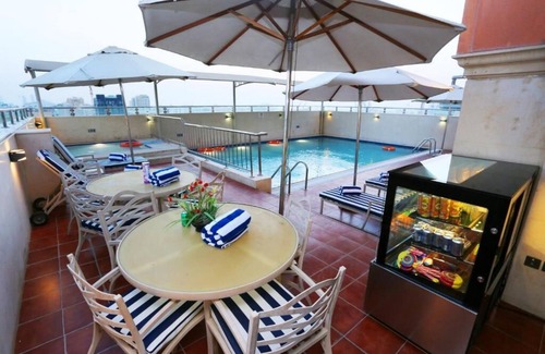 Al Sharq Apartment | Deluxe King Room Near Sharjah Corniche