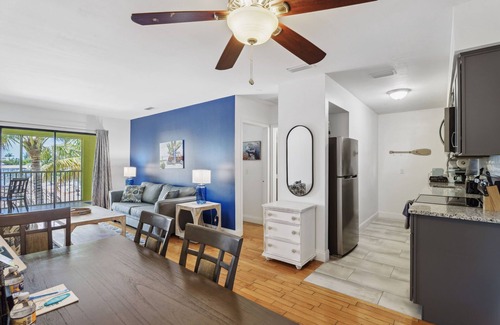 Saint James City Hotel | Deluxe King Suite w/Deck