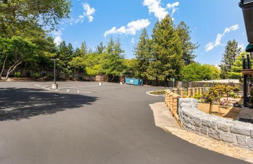 Santa Rosa Apartment | Deluxe King Suite at the Historic Stonehouse Inn!