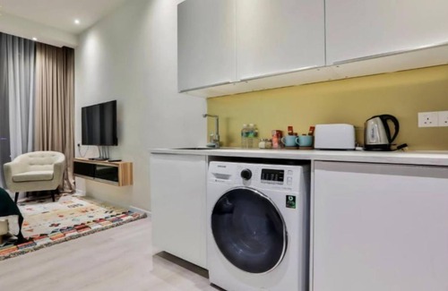 Titiwangsa Apartment | Deluxe King Suite with Twin Tower View 5