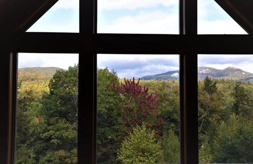 Thornton House | Deluxe Large Private Homes with Gorgeous White Mountain Views! (WV41T)