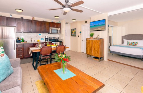 Waikiki Condo | Deluxe Living in Waikiki: Ocean View Condo + Parking