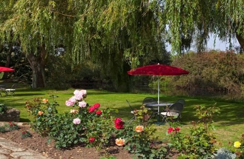 Oxford Apartment | Deluxe Lodge with River view and Garden at Cherbridge Lodges – Riverside lodges