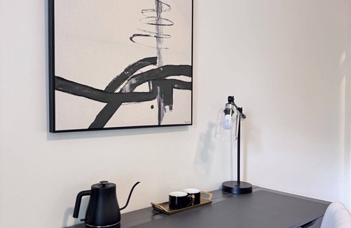 West Side House | Deluxe Master King Bedroom Private Bathroom Central Vancouver