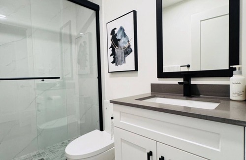 West Side House | Deluxe Master King Bedroom Private Bathroom Central Vancouver