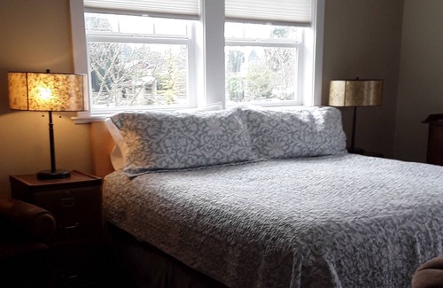 Anacortes House | Deluxe Master Suite inside a Victorian home, across from historic Causland park.